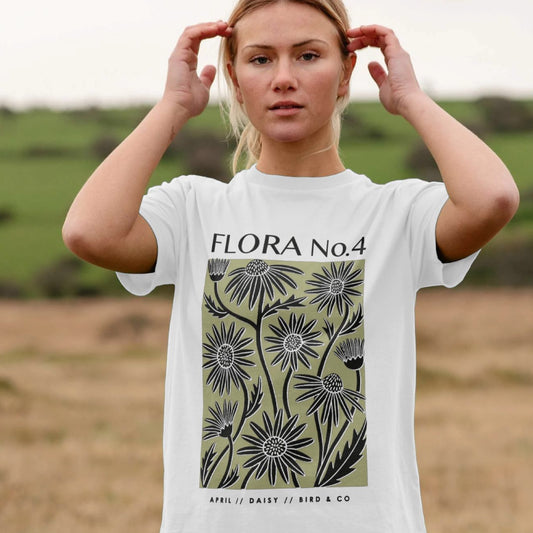 April Daisy – Unisex Birth Flora Tshirt (Colour)